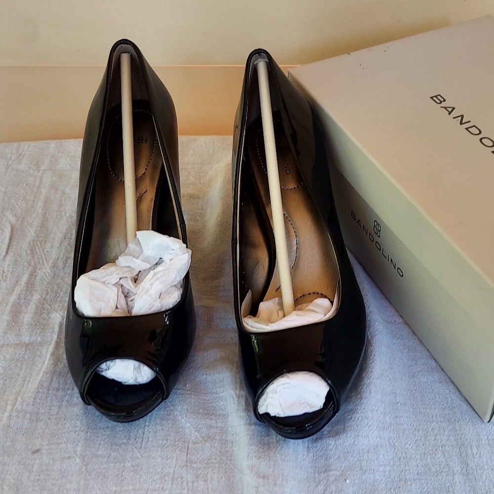 Bandolino - Peep toe heel - Size 8